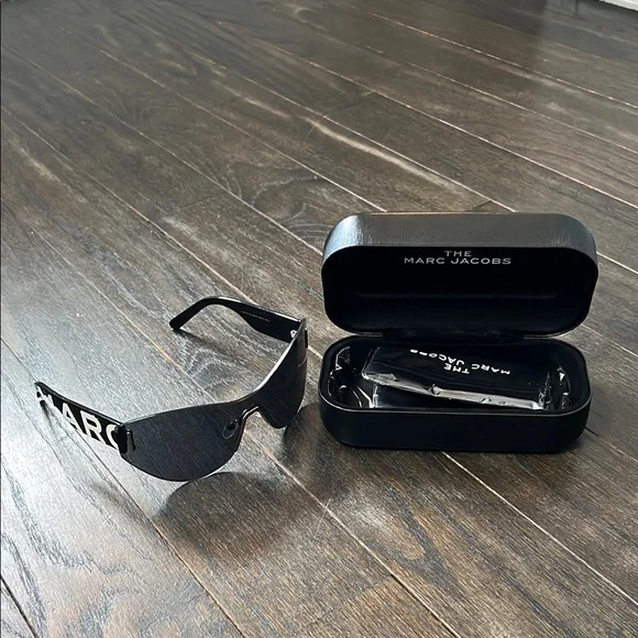 Marc Jacobs Black Shield Sunglasses Marc Jacobs Black Shield Sunglasses Marc Jacobs main image 4